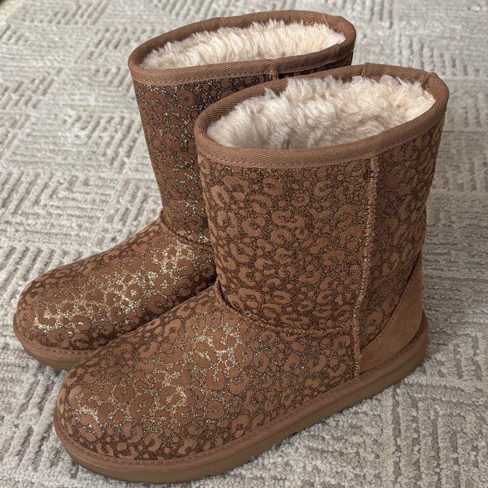 Ugg Classic II Glitter Leopard Boots Size 6 Kids